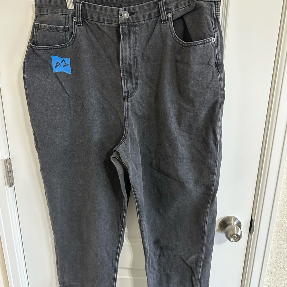 American Eagle Outfitters Mom Jean